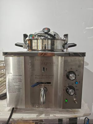 Μηχανολογικός πίνακας 16L 3KW 220V/110V Chicken Express Τραπέζι Top πίεση τηγανητή
