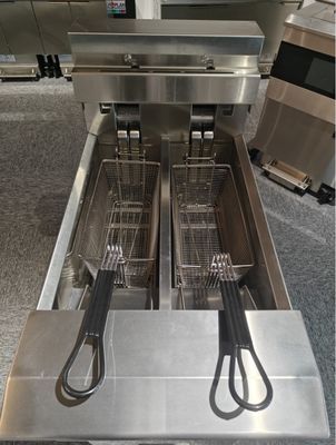Δύο κατσαρόλες Δύο καλάθια 13L * 2 Μικρή χωρητικότητα εξοικονομήστε λάδι Ηλεκτρικός ανοιχτός τηγανητής με διήθηση λάδι