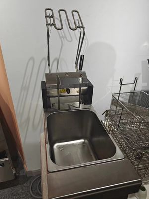 8L Table Top Style Αυτοκινητικό ανελκυστήρα 3KW Ηλεκτρικό Ψηφιακό Ανοιχτό Βαθύ Φρυγανιστήρα