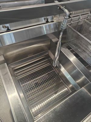 Μηχανή βαθιάς τηγανίτησης 2 κατσαρόλες γκαζιού Τσιπς λάδι ανοιχτή τηγανίτη