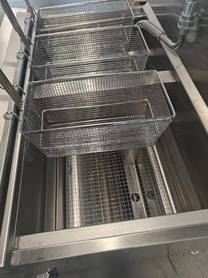 OFG-322 Ψηφιακός Πίνακας Υπολογιστή Δύο Δοχεία Τέσσερα Καλάθια Αυτόματη Φριτέζα Μηχανή ΑΕΡΙΟΥ Ανοιχτή Φριτέζα